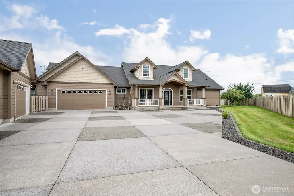 2487 Redwood Avenue Longview WA 98632