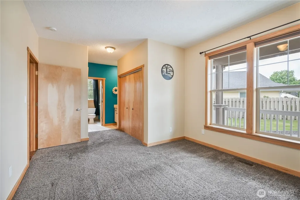 2487 Redwood Avenue Longview WA 98632