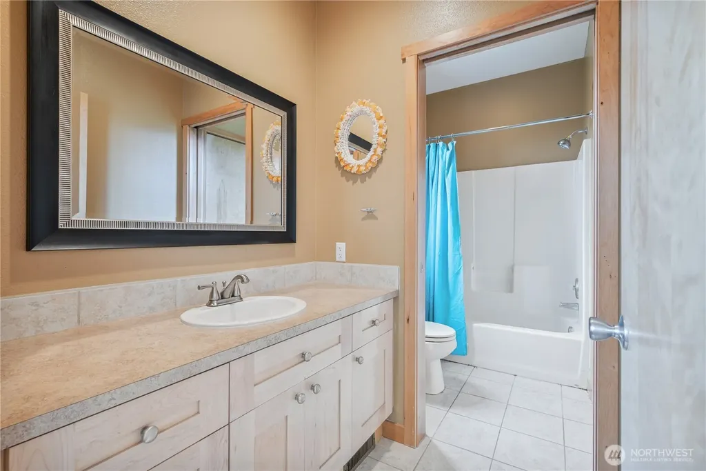 2487 Redwood Avenue Longview WA 98632
