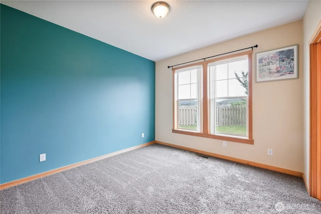 2487 Redwood Avenue Longview WA 98632