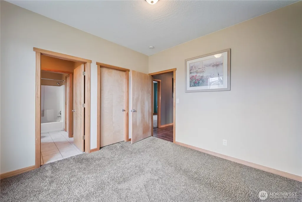 2487 Redwood Avenue Longview WA 98632