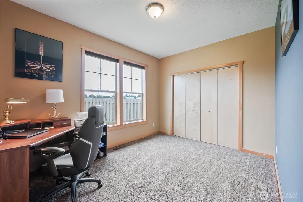 2487 Redwood Avenue Longview WA 98632