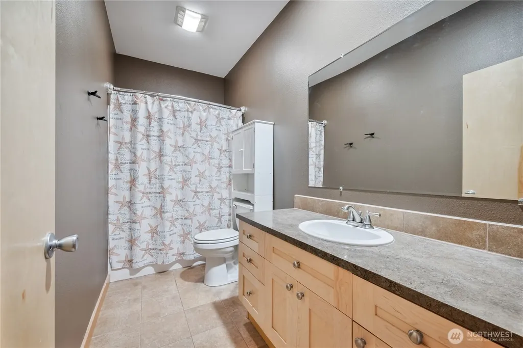 2487 Redwood Avenue Longview WA 98632
