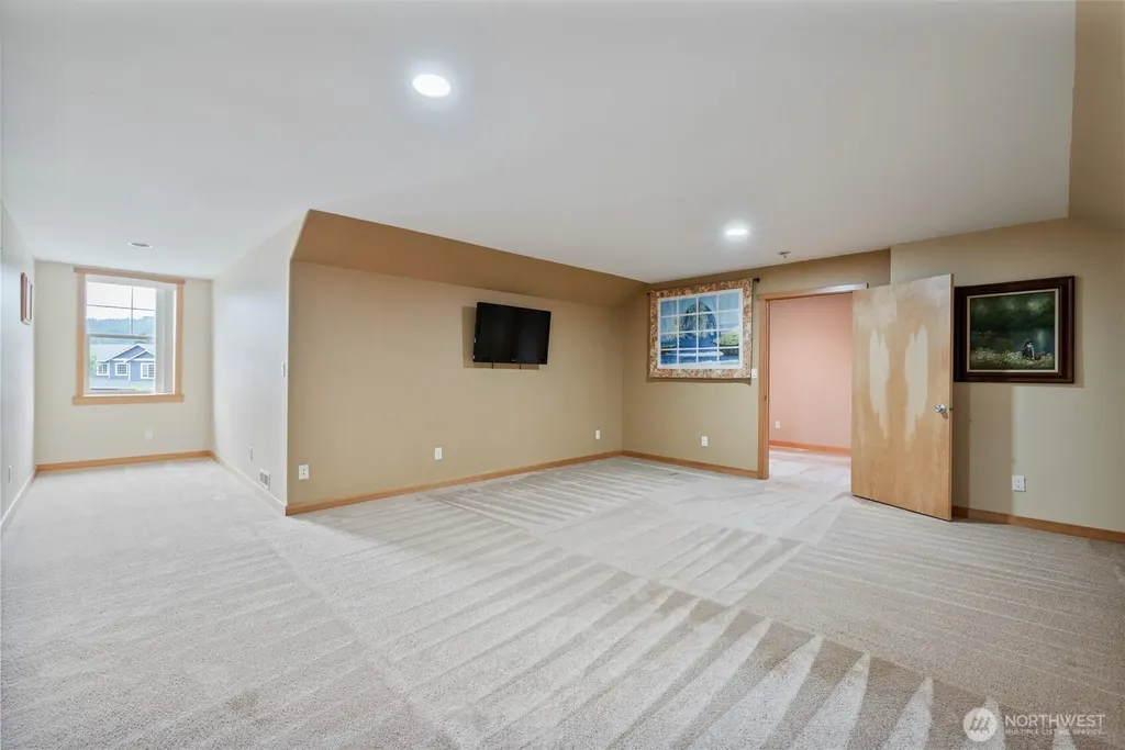 2487 Redwood Avenue Longview WA 98632