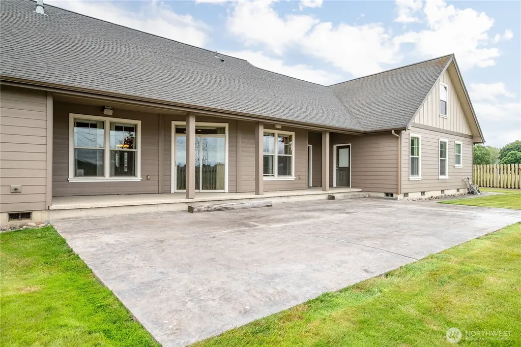 2487 Redwood Avenue Longview WA 98632