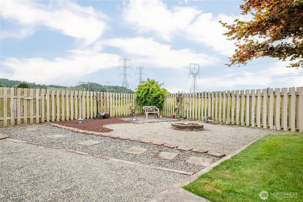 2487 Redwood Avenue Longview WA 98632