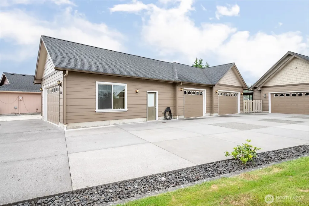 2487 Redwood Avenue Longview WA 98632