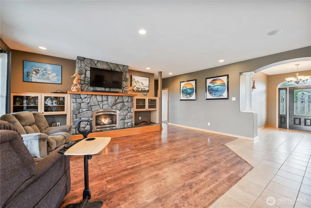 2487 Redwood Avenue Longview WA 98632