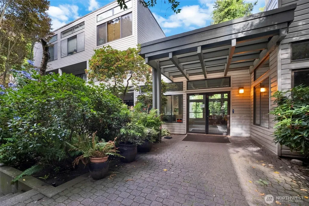 211 Summit Avenue E Seattle WA 98102