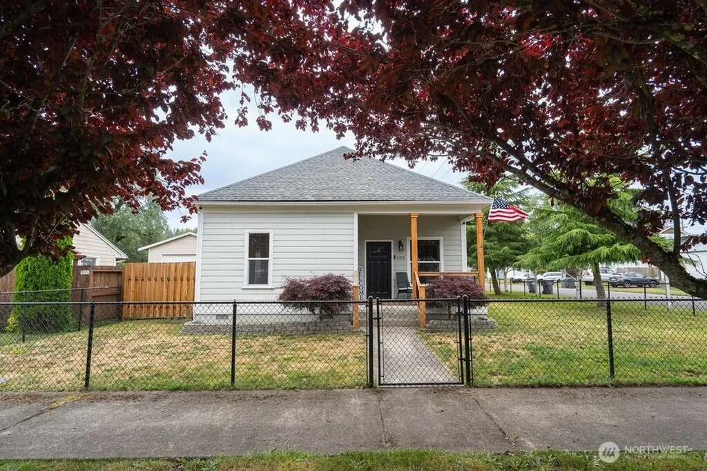 102 W Anderson Street Elma WA 98541