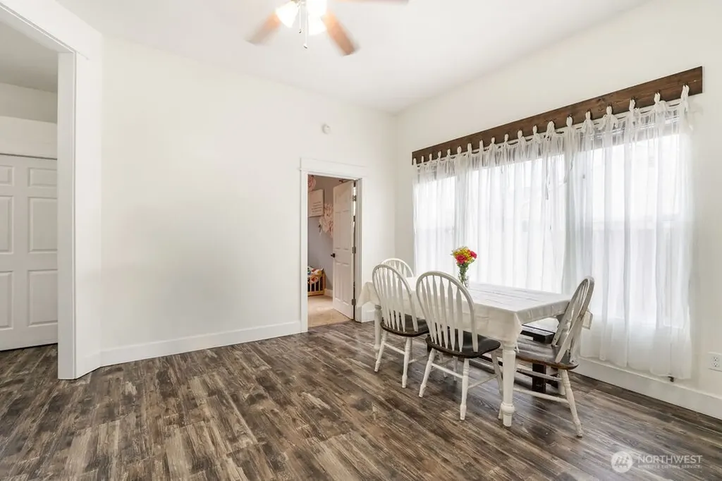 102 W Anderson Street Elma WA 98541