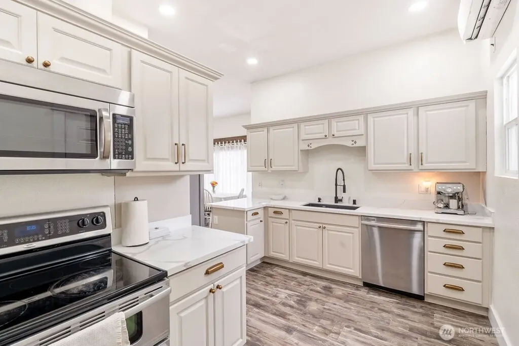 102 W Anderson Street Elma WA 98541