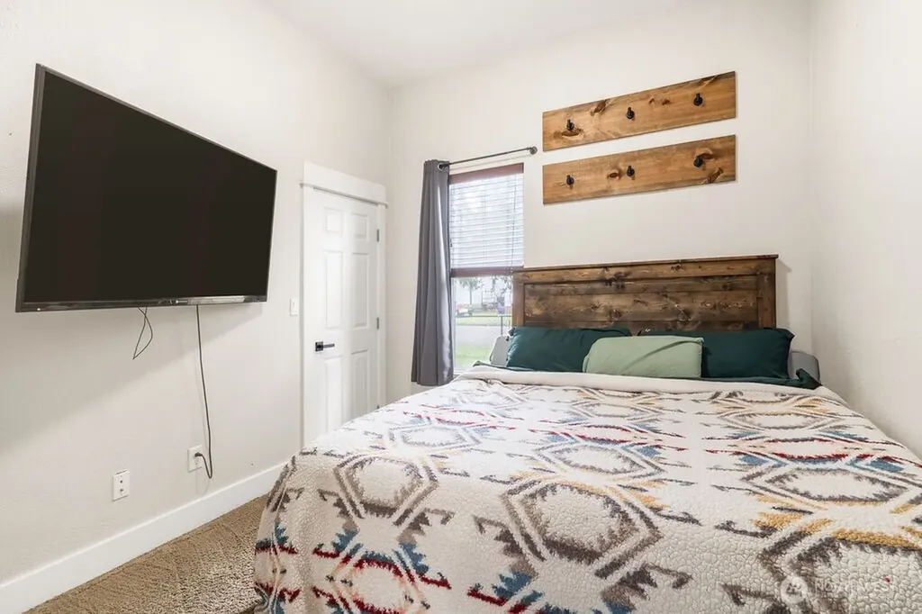 102 W Anderson Street Elma WA 98541