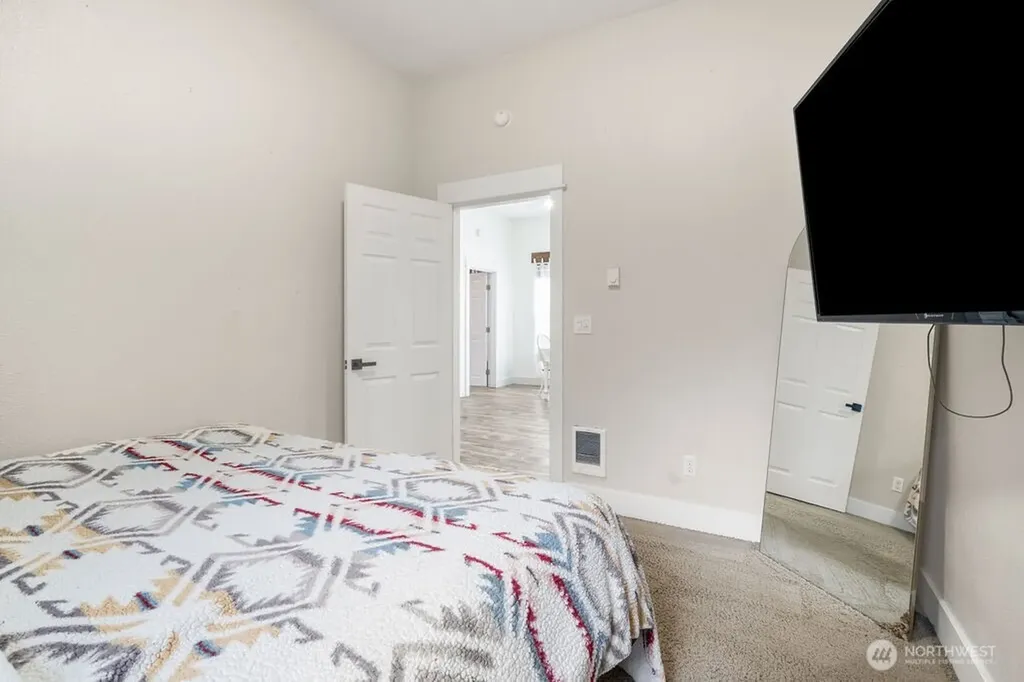 102 W Anderson Street Elma WA 98541