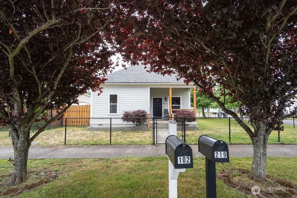 102 W Anderson Street Elma WA 98541