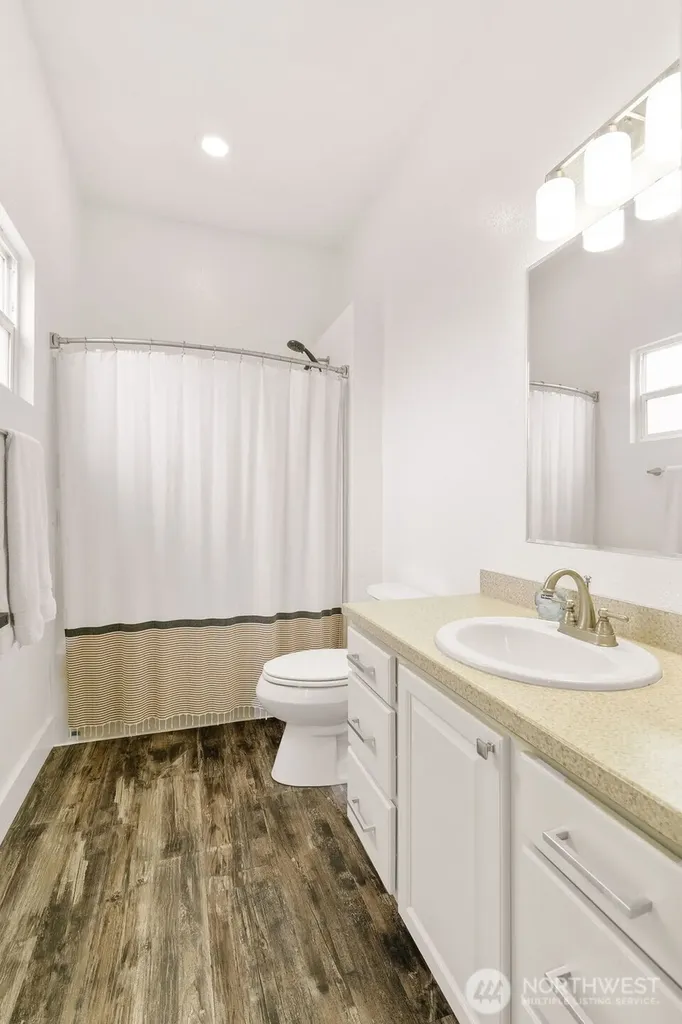 102 W Anderson Street Elma WA 98541