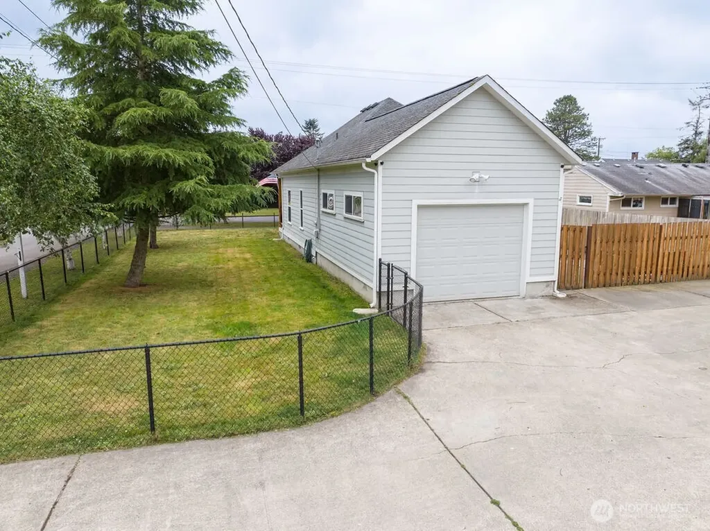 102 W Anderson Street Elma WA 98541