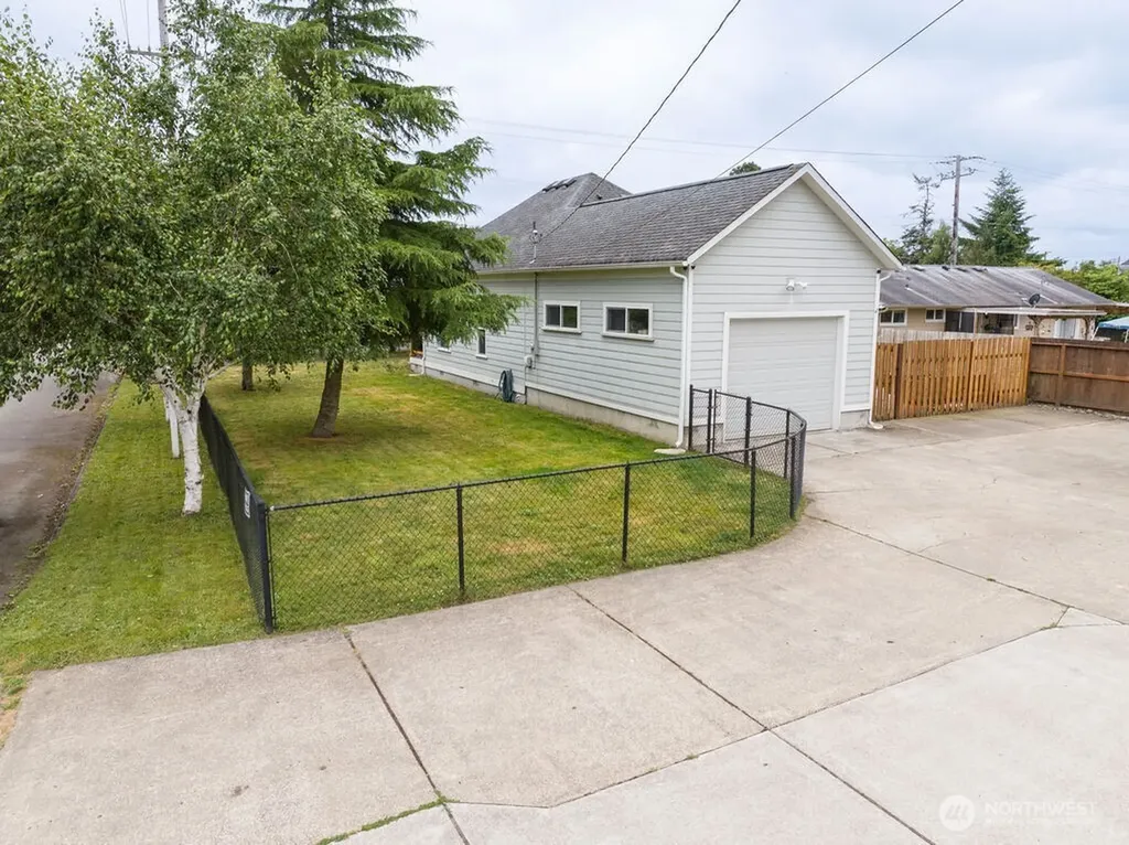 102 W Anderson Street Elma WA 98541