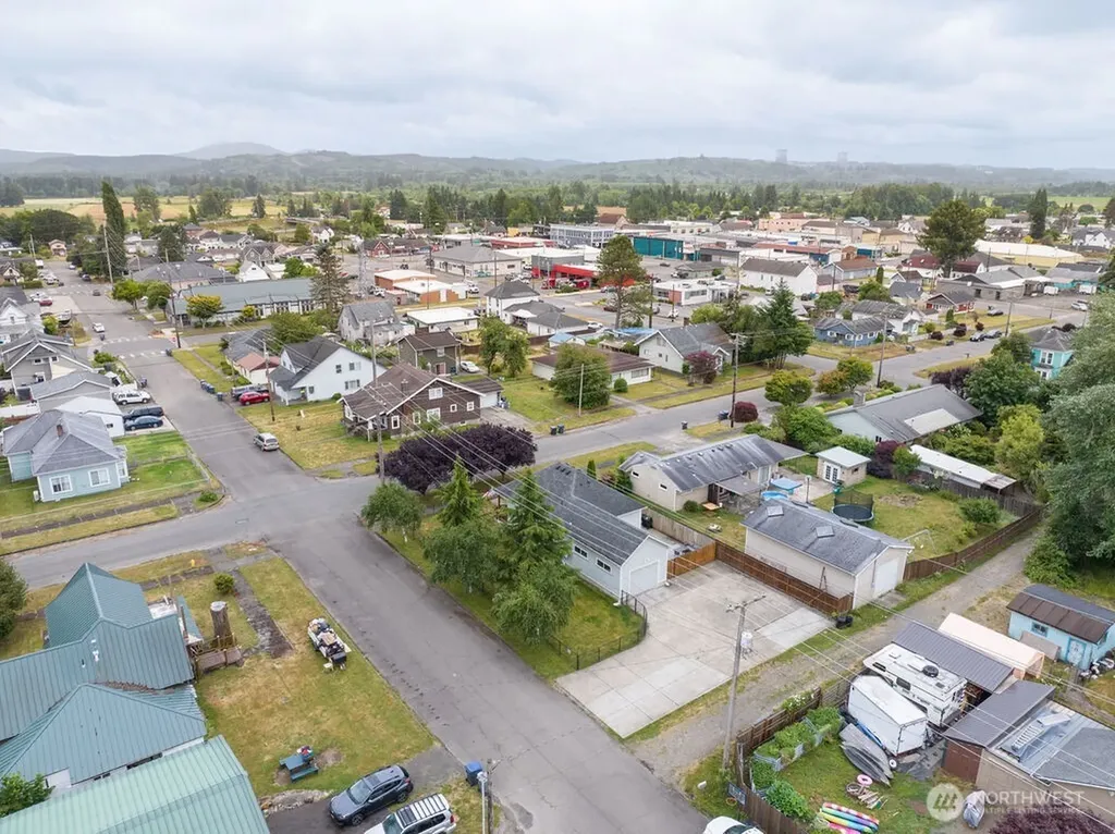 102 W Anderson Street Elma WA 98541