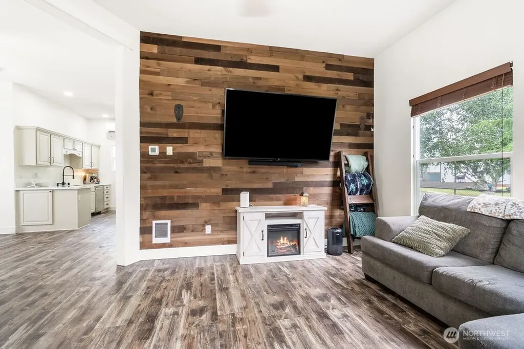 102 W Anderson Street Elma WA 98541