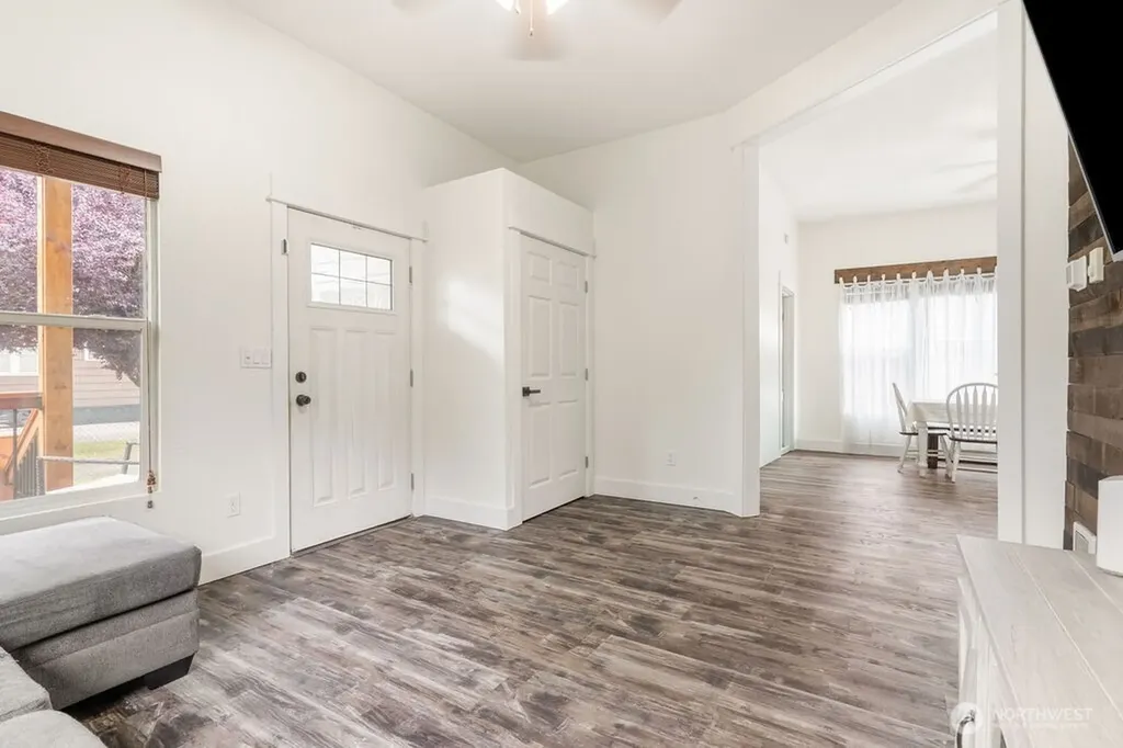 102 W Anderson Street Elma WA 98541