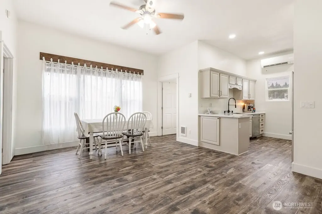 102 W Anderson Street Elma WA 98541