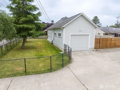 102 W Anderson Street Elma WA 98541