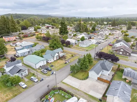 102 W Anderson Street Elma WA 98541