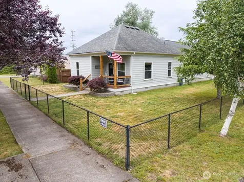 102 W Anderson Street Elma WA 98541