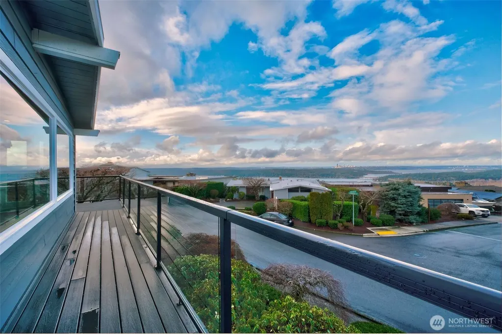 13901 Somerset Lane SE Bellevue WA 98006