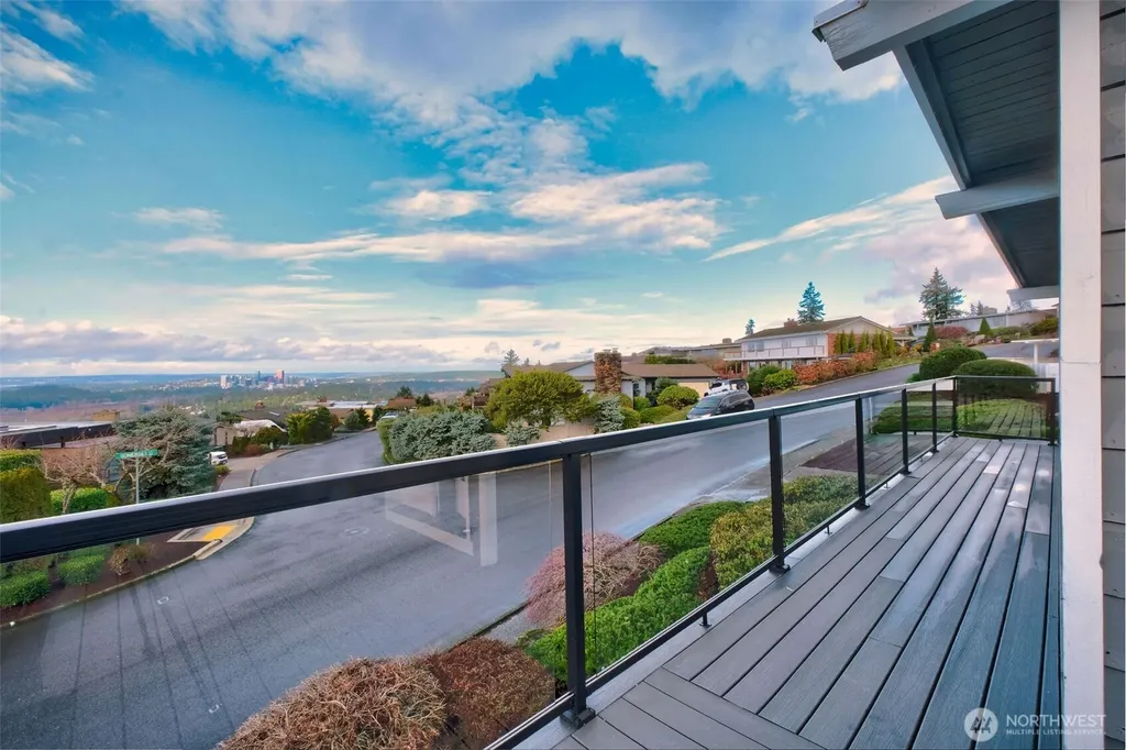 13901 Somerset Lane SE Bellevue WA 98006
