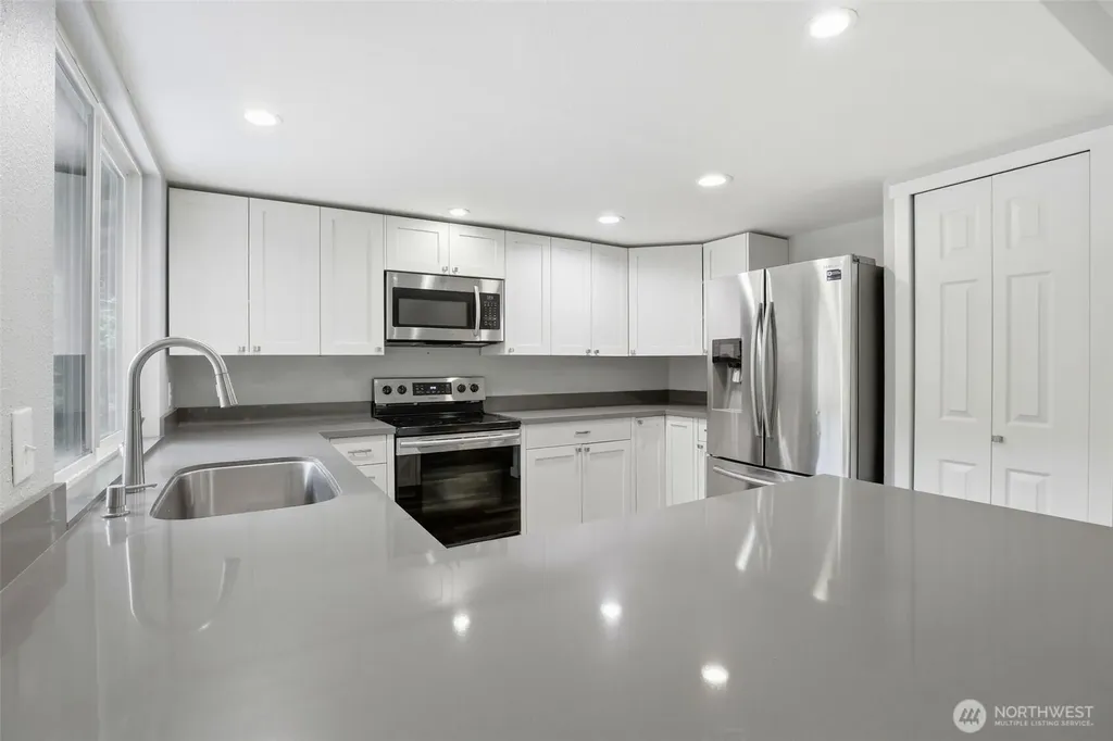 6983 Sunset Avenue NE Bremerton WA 98311