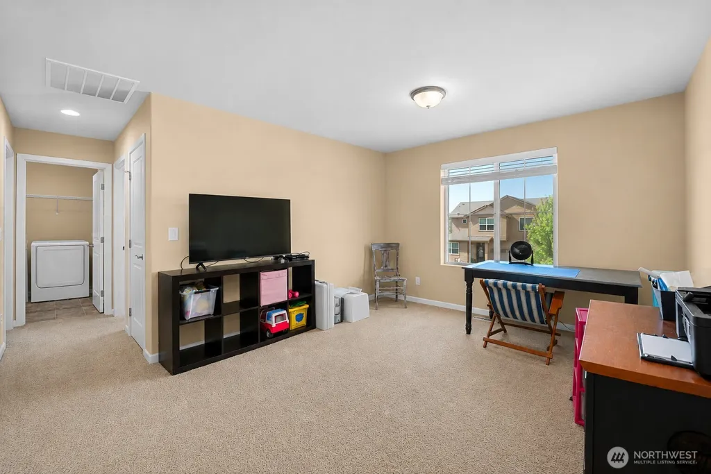 516 Petersen Drive E Enumclaw WA 98022
