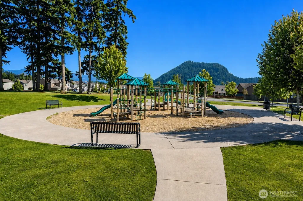 516 Petersen Drive E Enumclaw WA 98022