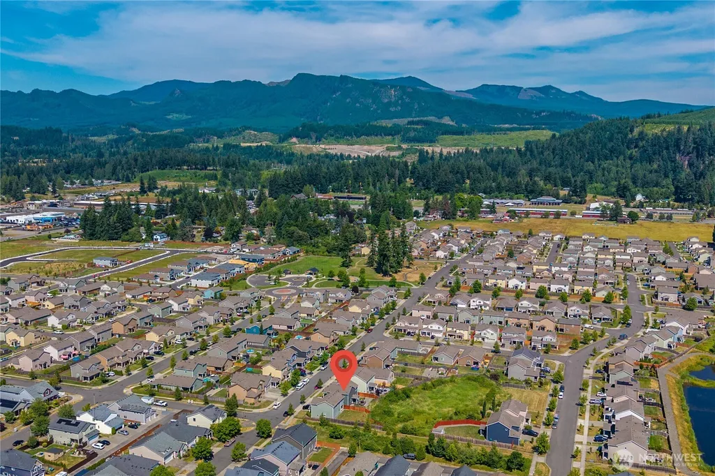 516 Petersen Drive E Enumclaw WA 98022