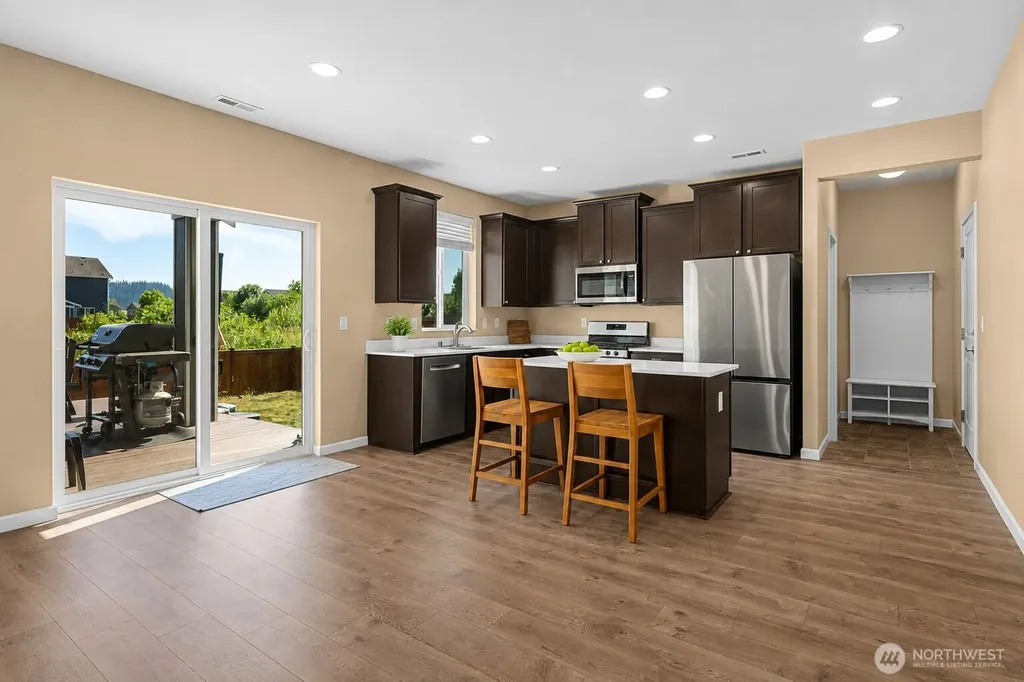 516 Petersen Drive E Enumclaw WA 98022