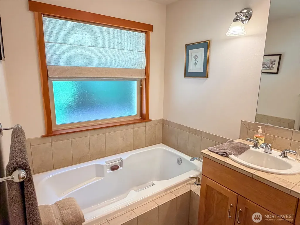460 Pinecrest Port Townsend WA 98368