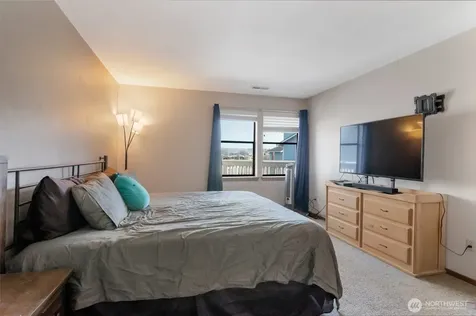 651 SE Bayshore Drive Oak Harbor WA 98277