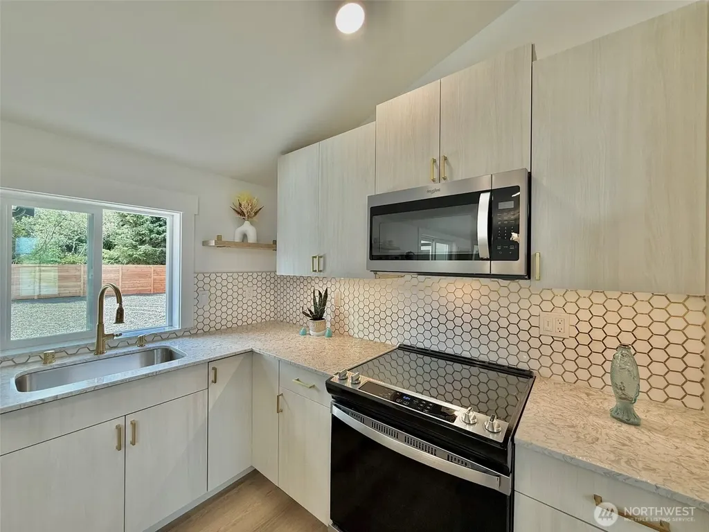 955 Tonquin Avenue SW Ocean Shores WA 98569