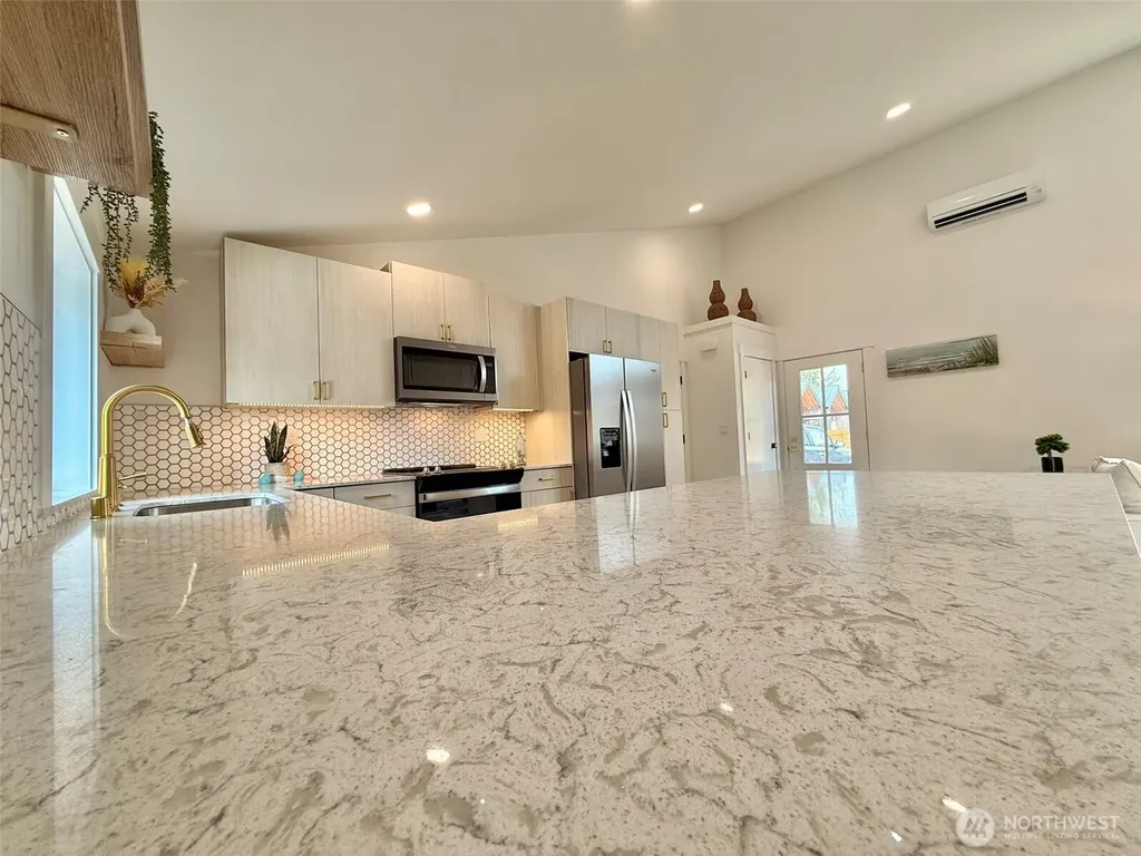 955 Tonquin Avenue SW Ocean Shores WA 98569