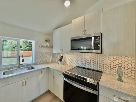 955 Tonquin Avenue SW Ocean Shores WA 98569