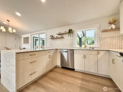 955 Tonquin Avenue SW Ocean Shores WA 98569