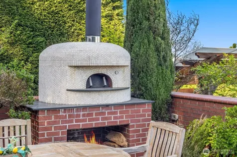 7044 50th Avenue NE Seattle WA 98115