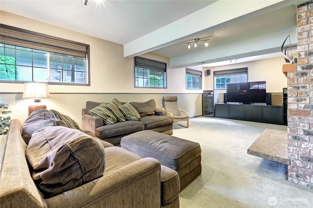 4914 Dover Street Everett WA 98203