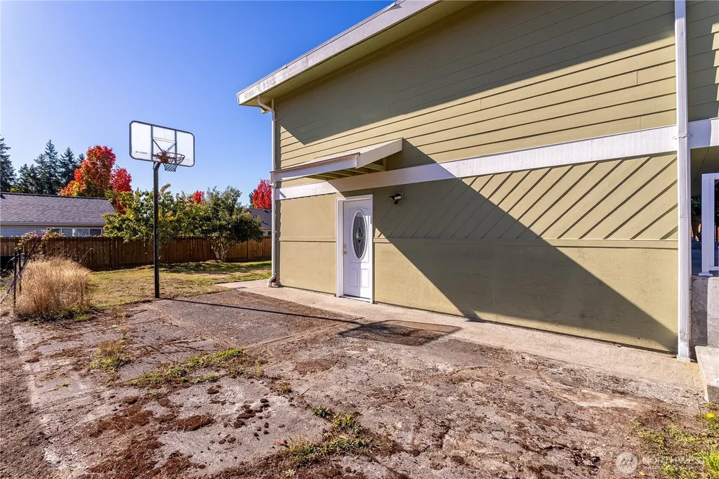 3905 NE 6th Street Renton WA 98056
