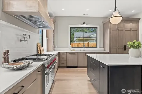 10789 SE 10th Street Bellevue WA 98004