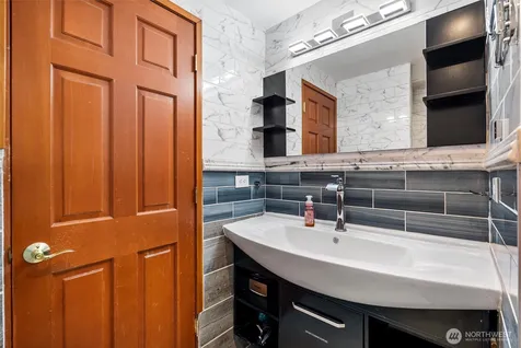 4821 S Brandon Street Seattle WA 98118