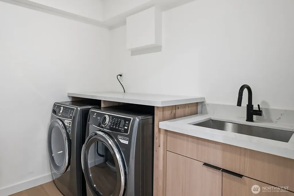 10234 NE 20th Place Bellevue WA 98004