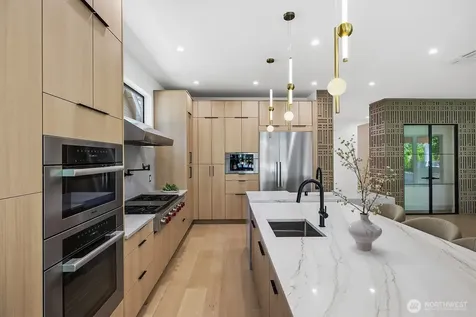 10234 NE 20th Place Bellevue WA 98004