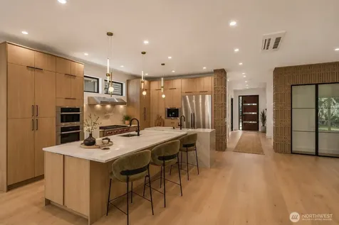 10234 NE 20th Place Bellevue WA 98004